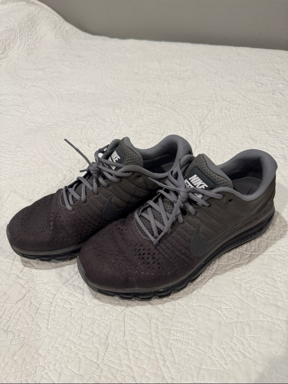 Nike Air Max 2017 Men's Size 12 Running. Shoes - Dark Gray